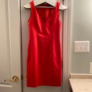 Tahari red form-fitting sheath sz4